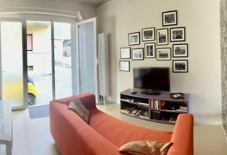 Piccolo Loft In Centro Asti Apartment Luaran gambar