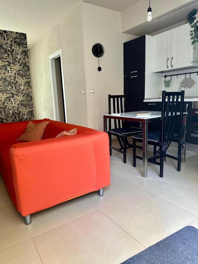 Piccolo Loft In Centro Asti Apartment Luaran gambar
