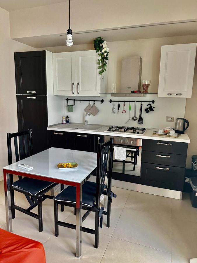 Piccolo Loft In Centro Asti Apartment Luaran gambar