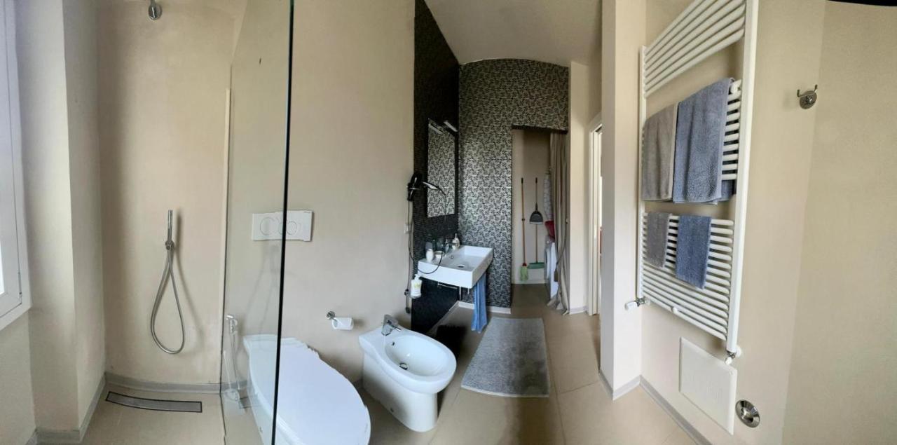 Piccolo Loft In Centro Asti Apartment Luaran gambar